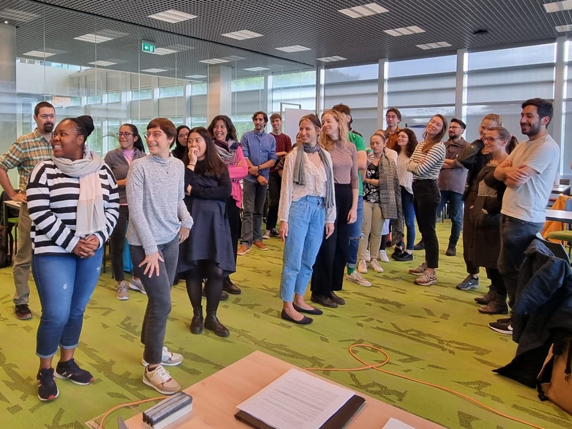 jo_chamb's tweet photo. So inspiring to be back in our #TransformativeResearch PhD course again this year! Interesting discussions today on the tensions &amp; false binaries among different approaches to research, such as how/when we set goals and engage with power @EstherTurnhout @mariateng @Jeanne_Nel_ https://t.co/EqF1meiFGc