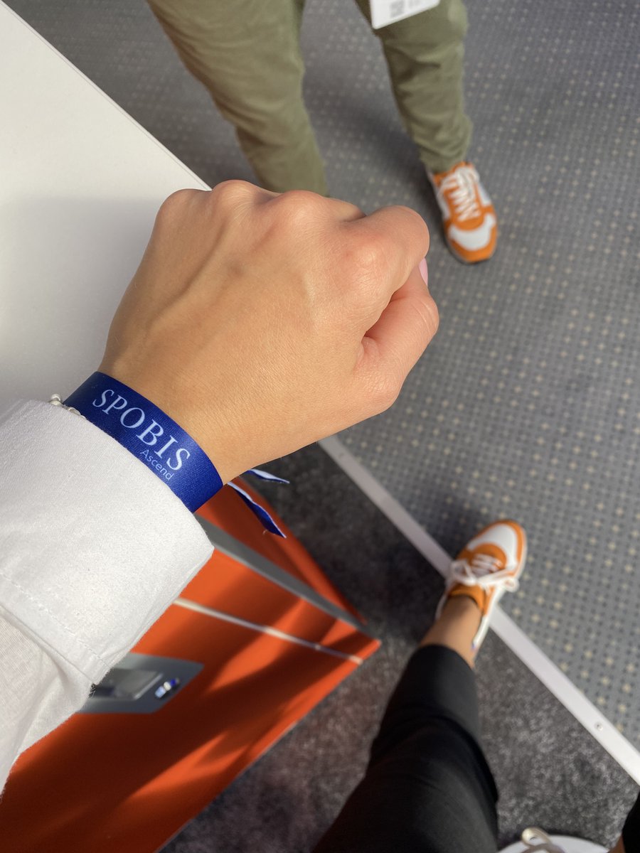 vr_payment's tweet photo. Tag 1 auf der #spobis22 war ein voller Erfolg! 🙌⚽ Danke an alle, die uns an unserem Stand besucht haben &amp; mit uns über #PaymentPower im #Sportbusiness gesprochen haben. Wir freuen uns auf morgen – natürlich wieder ganz sportlich und mit Energie für Neues 😉 @SPONSORsVerlag https://t.co/epH8Uu6Ir0