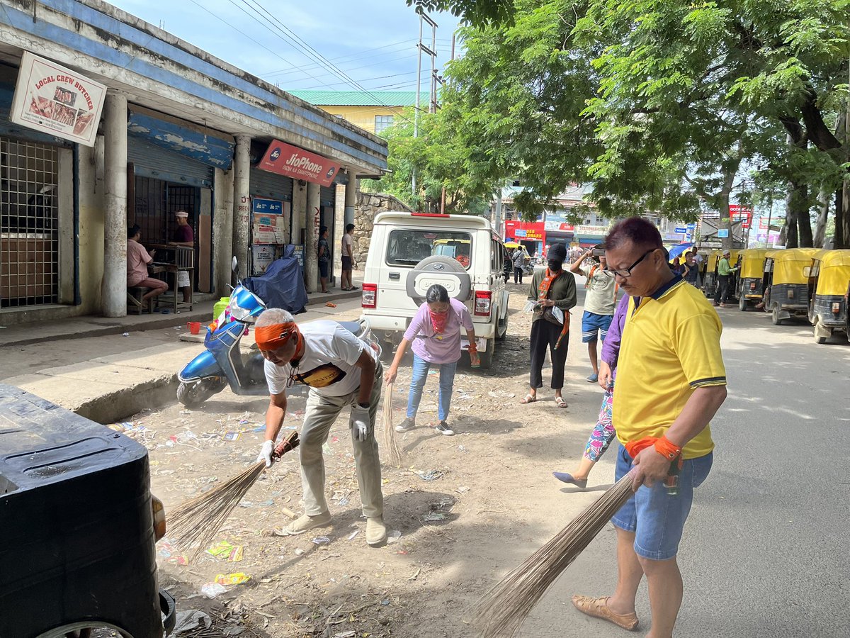 BjpDimapur's tweet photo. In continuation of “Seva Pakhwada” Cleanliness Drive program, Today BJP Dimapur District conducted cleanliness drive from Town Hall Supermarket to Essar Petrol pump, Walford Colony. https://t.co/58Zk4Lzvzb
