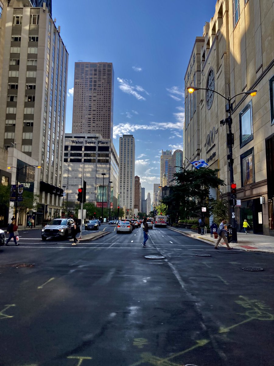 EnriqueMazzola's tweet photo. Beautiful #michiganavenue at 9 in the morning!
But now running to breakfast and then all the day at @LyricOpera for the #ryanoperacenter final #auditionsπ€ππΌβοΈππΌ
.
.
#onlinechicago #chicagohome #chicagolife #chicagolove #chicagostreets #chicagocity #windycity #chicagoartist https://t.co/CDrZkhKW8k