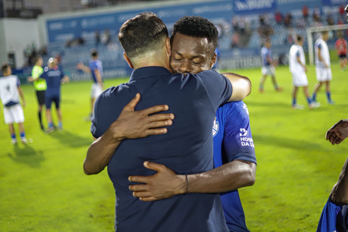 cdfeirensesad's tweet photo. Um 𝒂𝒃𝒓𝒂𝒄̧𝒐 especial ✨
@10Oche ⚽⚽

#ANossaPaixão https://t.co/7vu0QB3s3C
