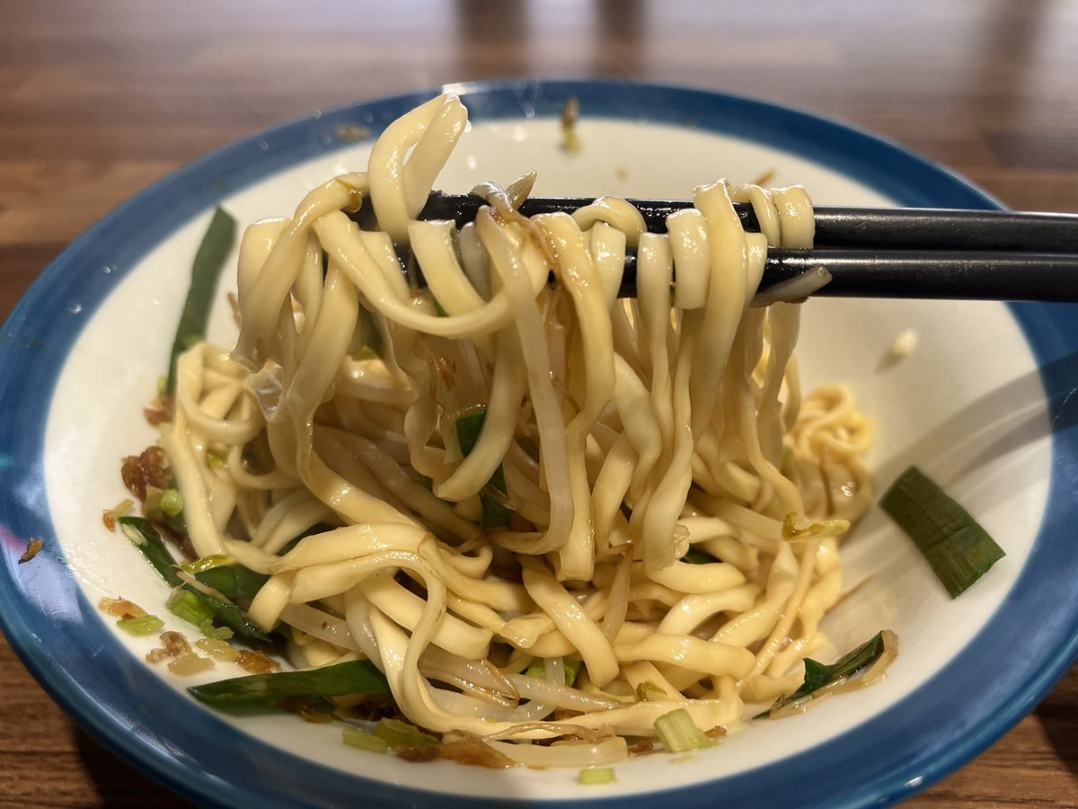 Fw: [食記] 六石麵 基隆中正 香Q乾麵配現炸排骨+肉捲