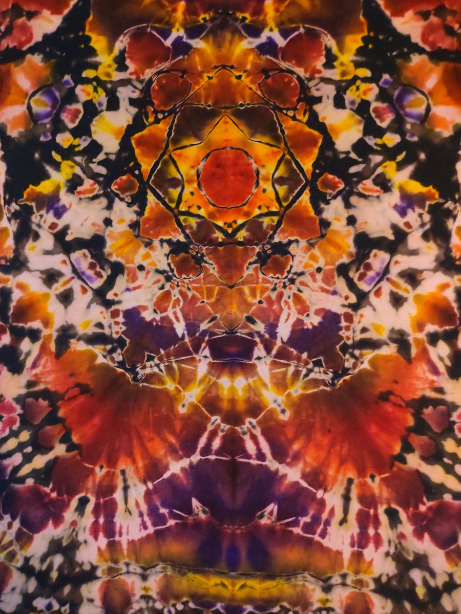 De las playeras mas recientes, hechas a mano, diseños únicos... 

#tiedye #mindscapedye #mandalsdye #psychedelicart #hechoamano