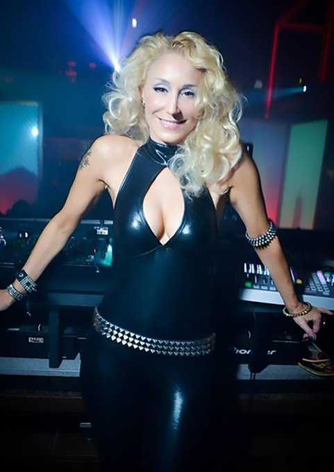 RadioJennyFm's tweet photo. Listen to #UTB514 with @Official_JES
here! #trancefamily #TeamJES #tunein to https://t.co/JLKsbgOdmW https://t.co/PtbYykxvRs