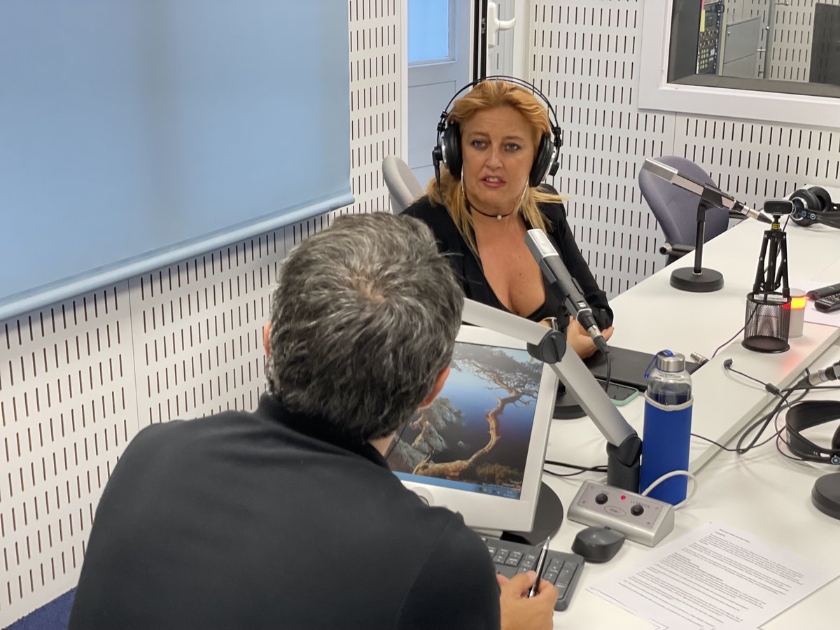 RadioCoruna's tweet photo. 🎙En #HxHlasRías hablamos del Suelo Empresarial en Galicia con @BeatrizSestayoD de @SueloSea 
🎧Escucha aquí la entrevista
https://t.co/Sjpn2s7yhT https://t.co/iFjXGlIL2J