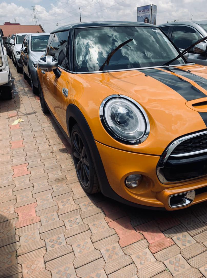 DriveNowUg's tweet photo. Don't say #Mini_Cooper, which model exactly.
2014. 2008. https://t.co/JBeWvsbJiH