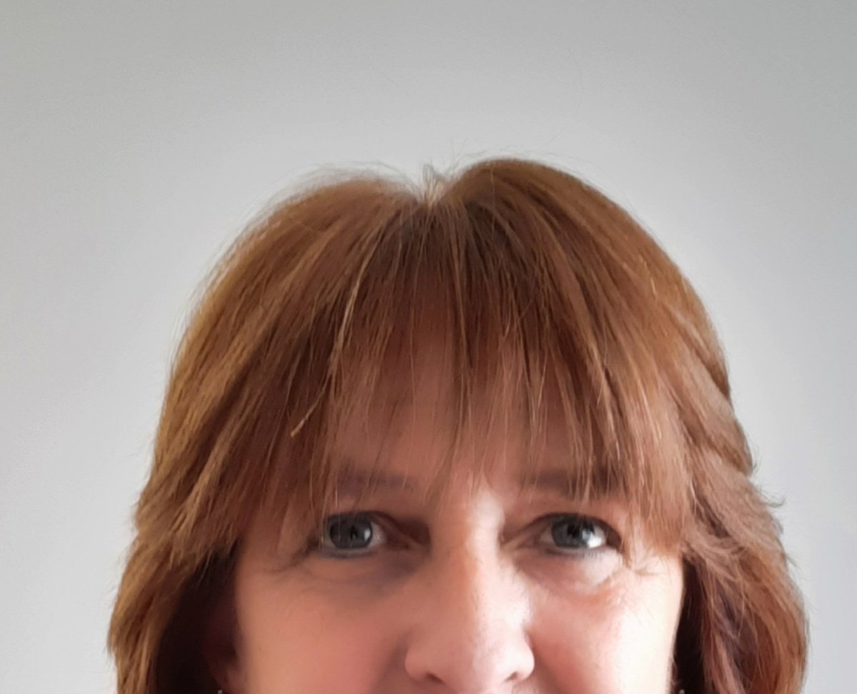 Ik ben Sandra bijna 56 jaar, altijd gepest geweest op school. Door armoede en mijn rost haar. Misbruikt door mijn ex. Nu gepest door mijn bovenburen. Maar ik sta er nog, en kom hier sterker uit. Ik wil gewoon rust en vriendschap.