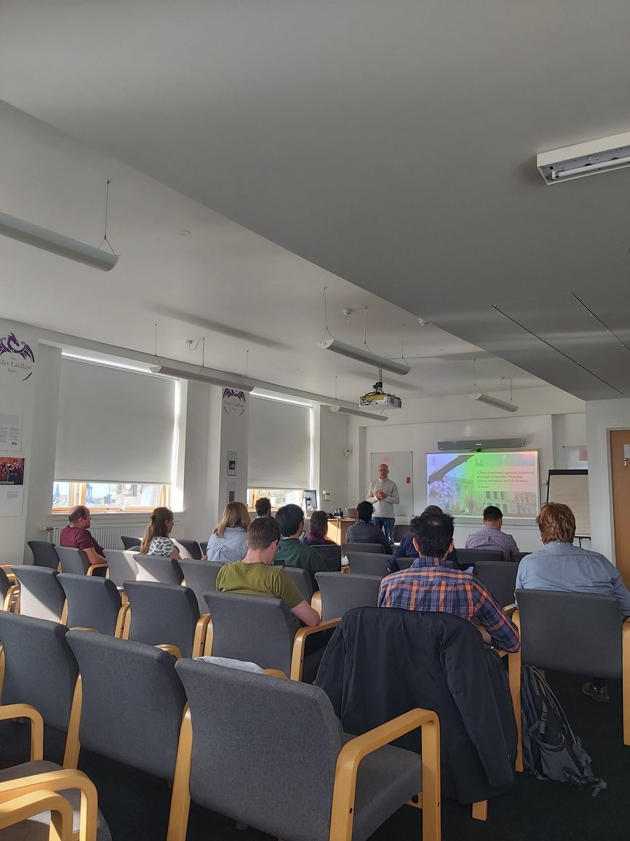 We're off with Per Becker's seminar! 
Good turnout in person <a href="/uoessps/">School of Social & Political Science Edinburgh</a> and on zoom, thanks for joining us as we learn about #NetworkBrokerage a key element to understand how networks operate 
#SNAS_group #SocialNetworkAnalysis #AcademicTwitter