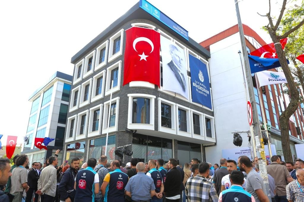 igdaskurumsal's tweet photo. Çekmeköy Şebeke Şefliği Binamızın açılış törenini @istanbulbld Genel Sekreterimiz Sayın @CanAkinCaglar ve Genel Müdürümüz Sayın @Dr_MBulentOzmen’in katılımıyla gerçekleştirdik.
Şefliğimiz Ümraniye’den 20 mahalle, Çekmeköy’den 5 mahalle ve Sancaktepe’den 2 mahalleye hizmet verecek https://t.co/xx9HmWYtI3