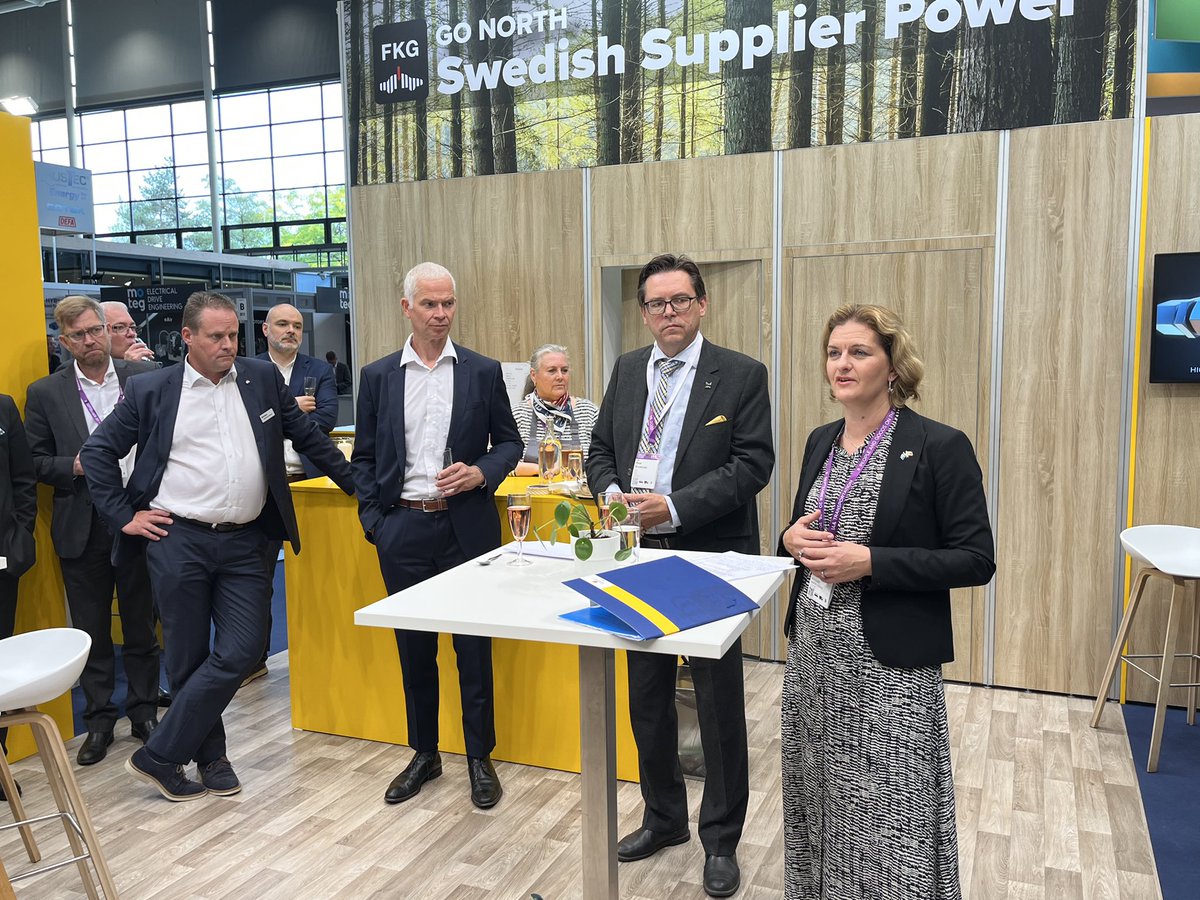 Idag var det officiell invigning av vår svenska samlingsmonter på #IAA, med många medlemmar samt representanter från <a href="/ScaniaGroup/">Scania Group</a> Volta Trucks, Clepa, VDA m.fl. Och med fantastisk hjälp från den svenska ambassaden i Berlin. TACK för att ni kom och bidrog till ett magiskt event!