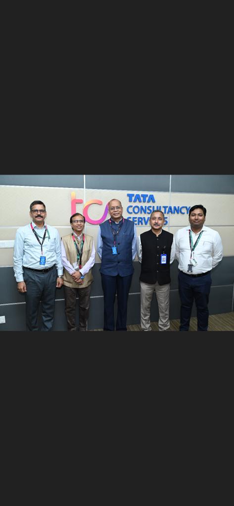 drajaykumar_ias's tweet photo. Met up with backstage team  of CGDA &amp; TCS which developed SPARSH defence pension portal.  At TCS office Gandhinagar.  An opportunity to thank these unsung heroes whose work is making Defence pension delivery much better. 
@dprohyd @Def_PRO_Chennai @ProDefLko @DefencePROTvm @ https://t.co/1u20U0iUWN