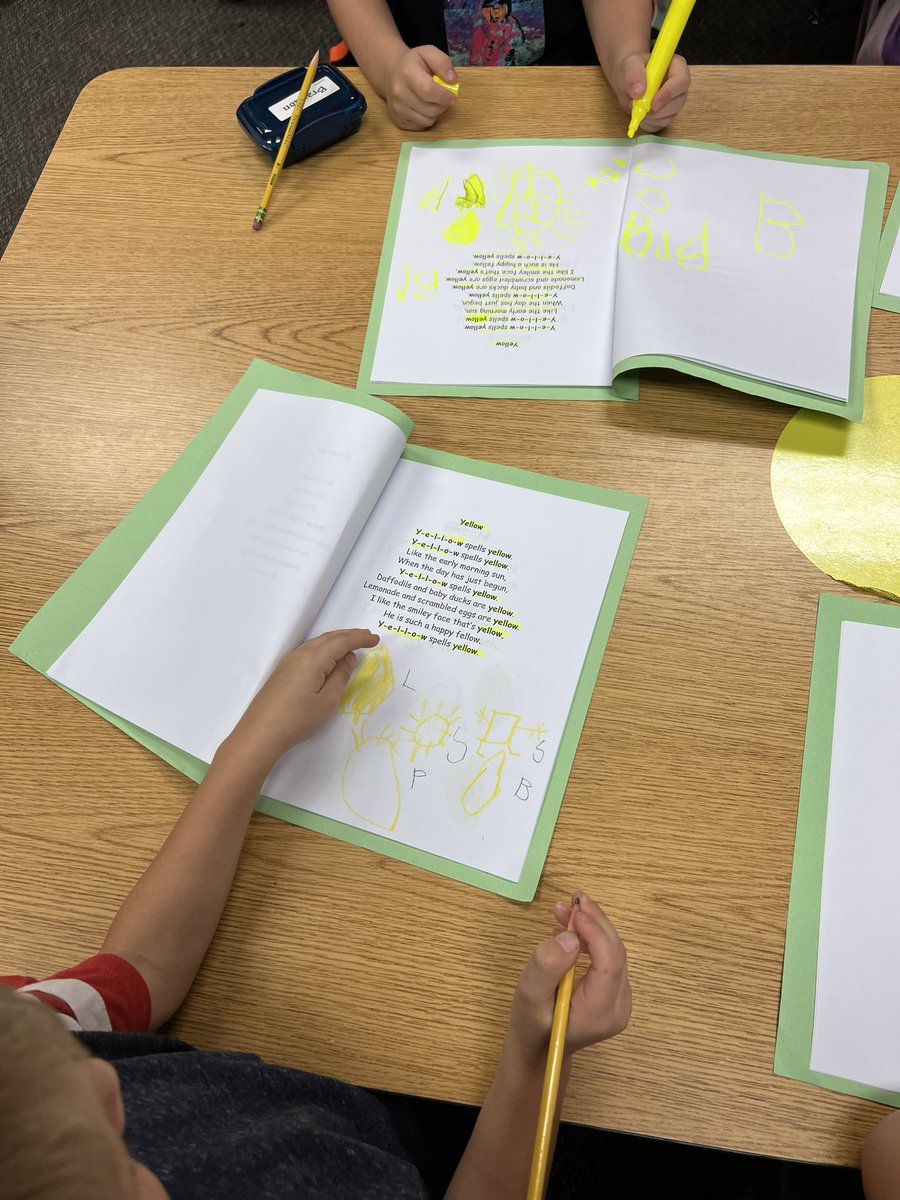 Kuchtas_class's tweet photo. Using our letters and sounds to begin labeling our pictures.  @HumbleISD_HHE #puttingitalltogether https://t.co/fQfh1JPvq5