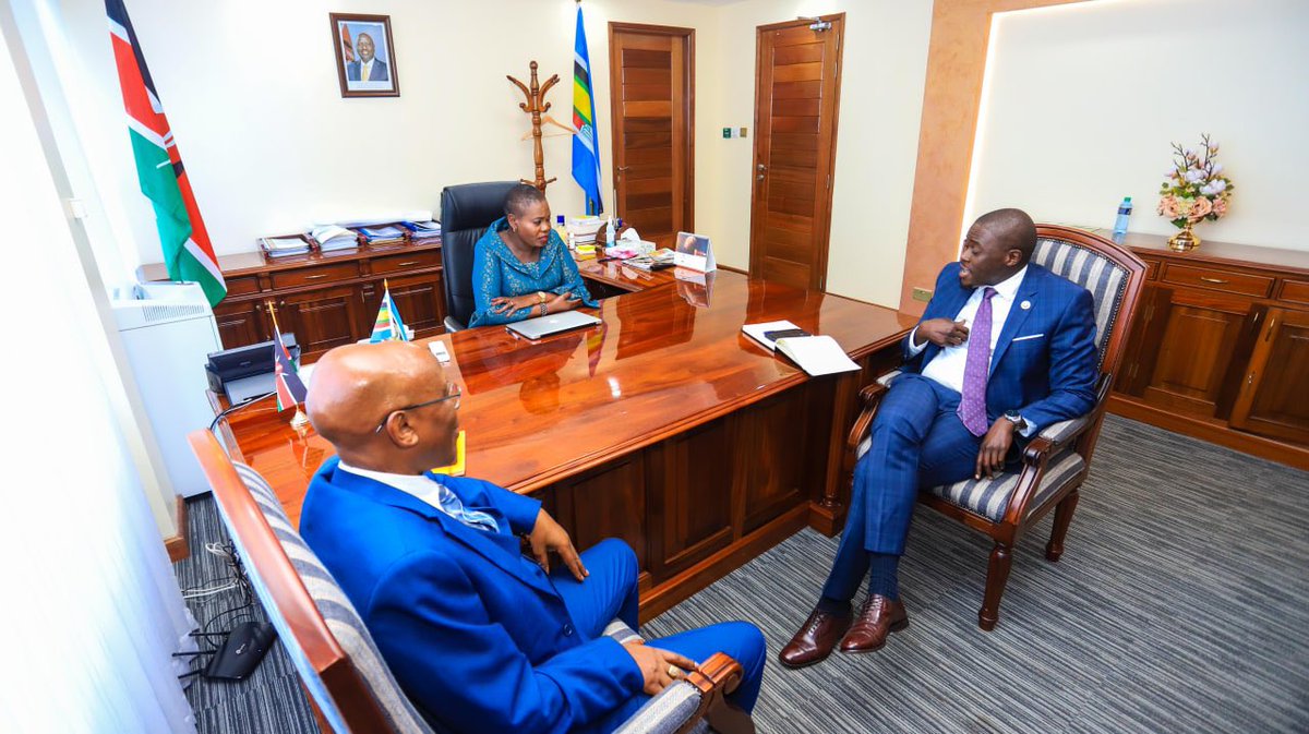 SakajaJohnson's tweet image. Asante CS @Faridakaroney and your team at the Lands Ministry. We will work together to fast track the titling program in the coming weeks as well as partner in the use of the Nairobi GIS Cadastral Mapping for planning, data and enhanced revenues. Great work at ArdhiSasa