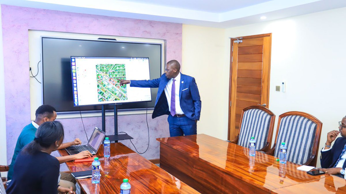 SakajaJohnson's tweet image. Asante CS @Faridakaroney and your team at the Lands Ministry. We will work together to fast track the titling program in the coming weeks as well as partner in the use of the Nairobi GIS Cadastral Mapping for planning, data and enhanced revenues. Great work at ArdhiSasa
