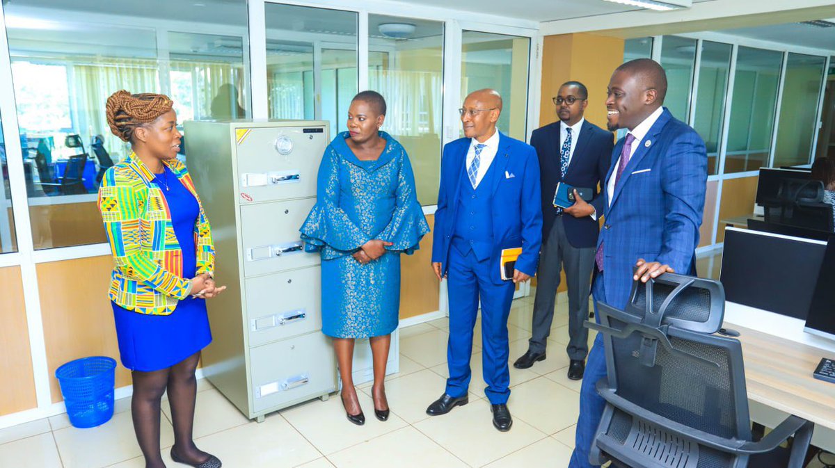 SakajaJohnson's tweet image. Asante CS @Faridakaroney and your team at the Lands Ministry. We will work together to fast track the titling program in the coming weeks as well as partner in the use of the Nairobi GIS Cadastral Mapping for planning, data and enhanced revenues. Great work at ArdhiSasa