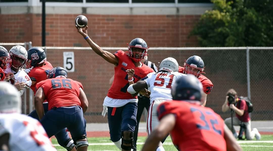 EBBenson2's tweet photo. Some pics from this past Saturday game against IUP. The outcome was not favorable but @EricEBenson1 just putting in the work π #ForeverGrinding #UPTOPFAM #YourTimeComing #EARNYOURBURN https://t.co/ZJ8WkLwRi8
