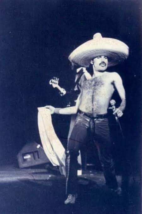ROCKCLASIC0's tweet image. Freddie Mercury en México, 1981.