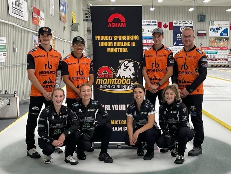 HardlineCurling's tweet photo. It's a #HardlineSweep at the MJCT Fall Classic! Congrats to #TeamMKleiter winning the women's event, and #TeamEde winning the men's! Great playing! #HardlineNation #AuthenticIcePad #icePad #JoinTheRevolution #HardlineWin https://t.co/hT0Jg320lg