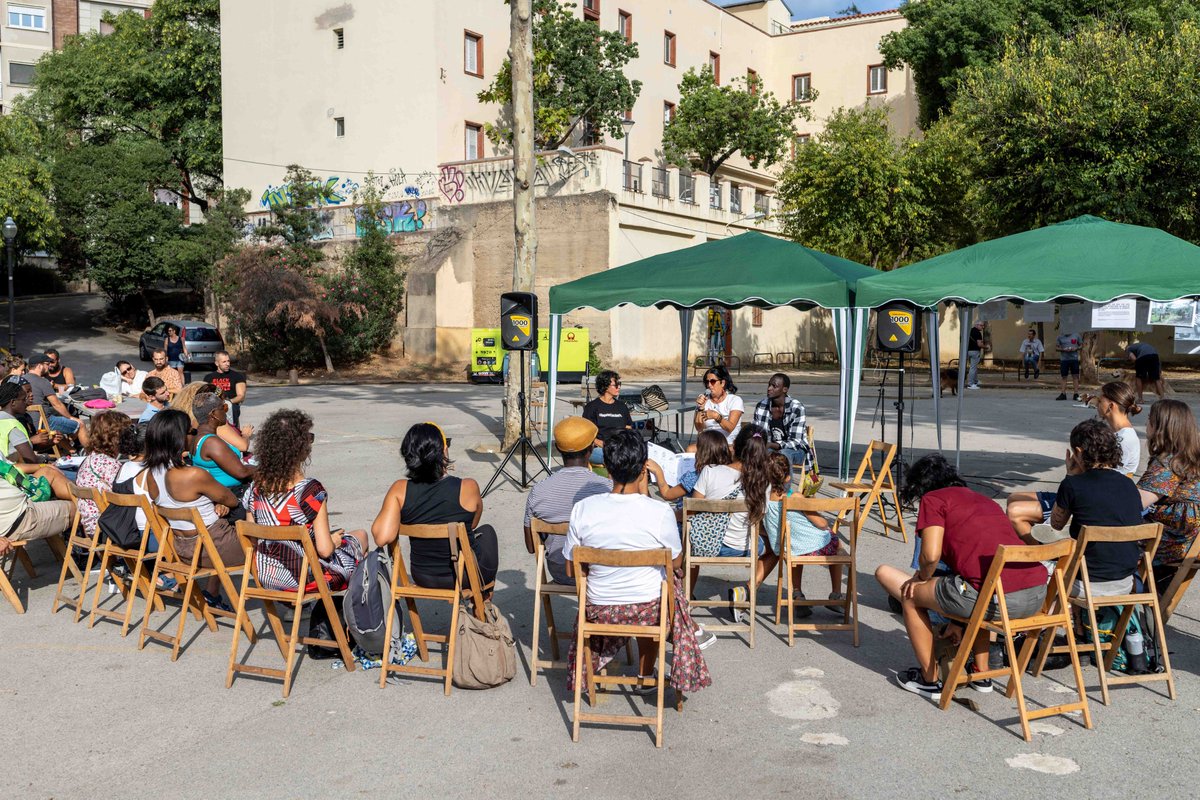 coopolis_bcn's tweet photo. Enguany la 3a edició de la @FiraESSmigrant es consolida amb la participació de més de 100 projectes econòmics col·lectius impulsats per persones migrades i racialitzades i un miler de visitants. Mira com va anar!👉 https://t.co/LgfFgyoRI0
#ESS #ESSmigrant https://t.co/rdei297tZD
