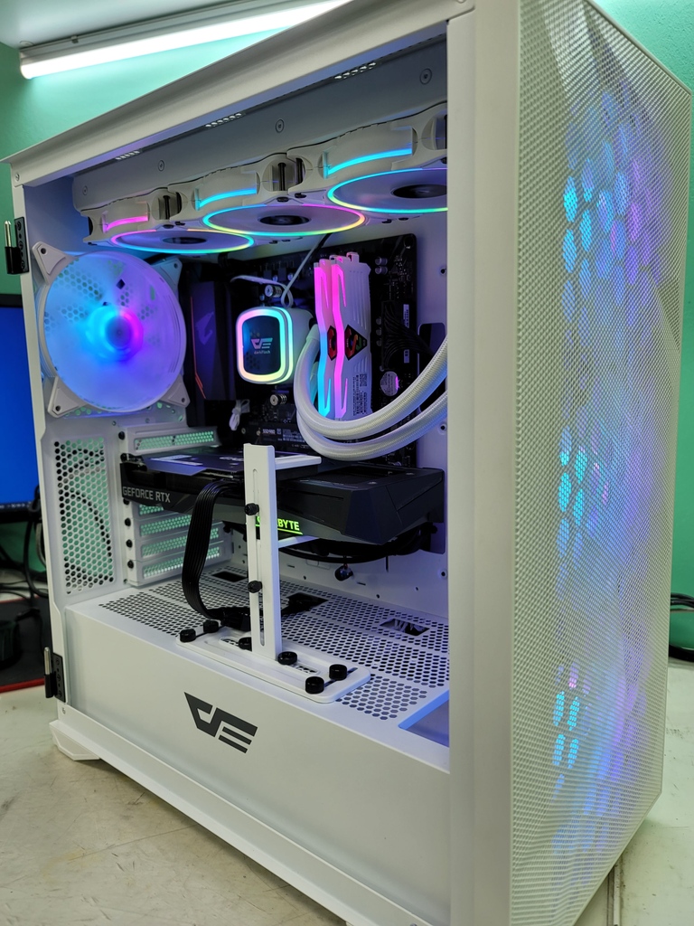 GeILMemory's tweet photo. That GeIL Super Luce memory kit in Frost White is looking real good inside of this incredible black and white RGB PC.
✨✨✨Use #YesGeILMemoryPics for a chance to get featured and follow us for your dose of epic builds and magnificent rigs!
📸 credit: https://t.co/HpsgoYBozE https://t.co/HQEq4QC0U4