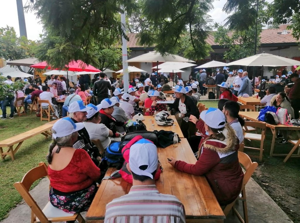 Hoy estamos participando de la apertura de las votaciones para la priorización de proyectos con Presupuesto Participativo🏘, hasta el 29 de septiembre podemos ejercer nuestro derecho al voto ¡No te quedes sin hacerlo!
Link: medellindecide.co