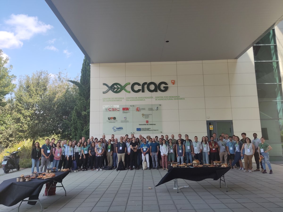 One day left of the #PlantSynBio2022BCN! Breaks are key to recharge and discuss new ideas 🔋 We hope you're enjoying this unique opportunity to explore the most recent advances in plant synthetic biology 🧬🌱

#SynBio #PlantSynBio #plantbiology #Barcelona #Conference