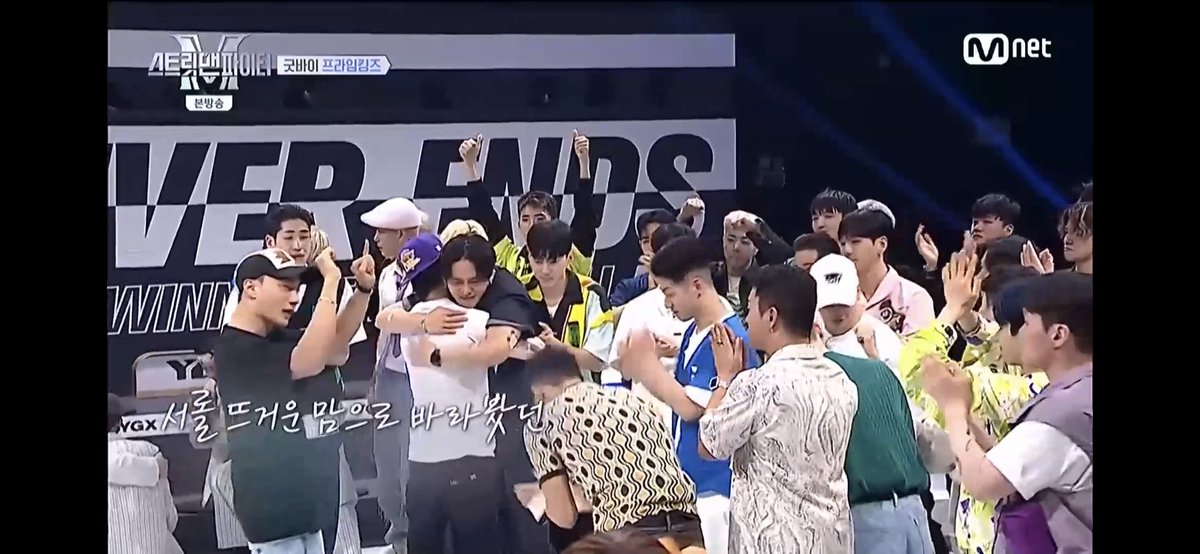 theonlyllux's tweet photo. พี่แฝดกัยพี่ทริกซ์สนิทกันมากแน่นอน พี่เค้าเอ็นดูน้องมาตลอดอ่ะ พอพคออกร้องไห้กอดใหญ่เลย รายการอยากให้แสงนักเต้นใต้ดิน แต่นักเต้นใต้ดินออกทีมแรก ก็จะบอกอีกรอบว่ากติกาไม่แฟร์กับทีมที่ไม่มีแฟนคลับมากๆ #StreetManFighter https://t.co/5ySKdNV9JD