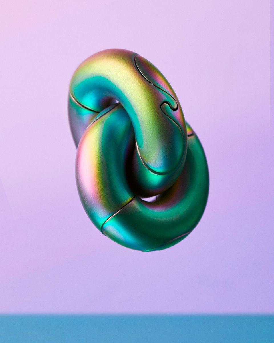 rubingo's tweet photo. My friends and I just launched a kickstarter for this amazing mechanical puzzle that will delight your eyes and twist your mind into a donut. https://t.co/7Z464YYEeT https://t.co/UgyaZsymdd