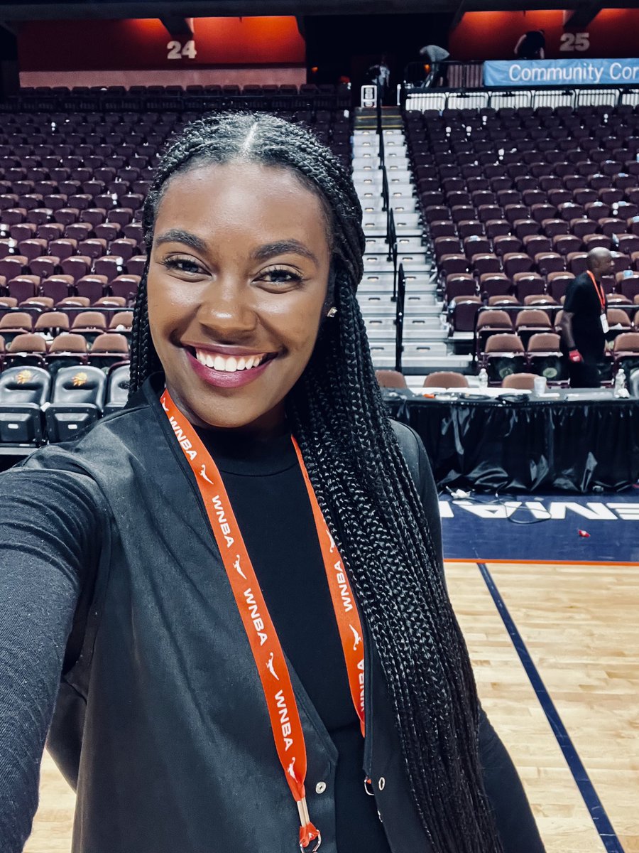 Opa-Locka girl in Connecticut covering the #WNBAFinals

Who would’ve thought⁉️ #GODDID