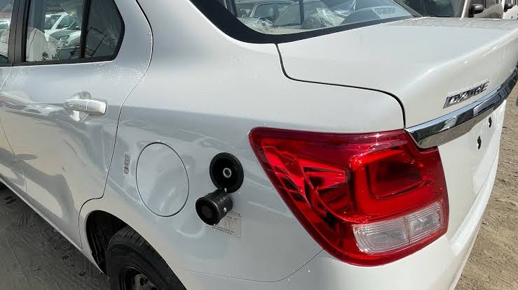 Akshaybele96's tweet photo. #MarutiSuzuki #swiftdzire Why the CNG Filling Nobe Outside On Body.. I will get my car on Oct End.. I got the same or any Changes in the position of CNG nobe https://t.co/ZoJXaXIeOJ