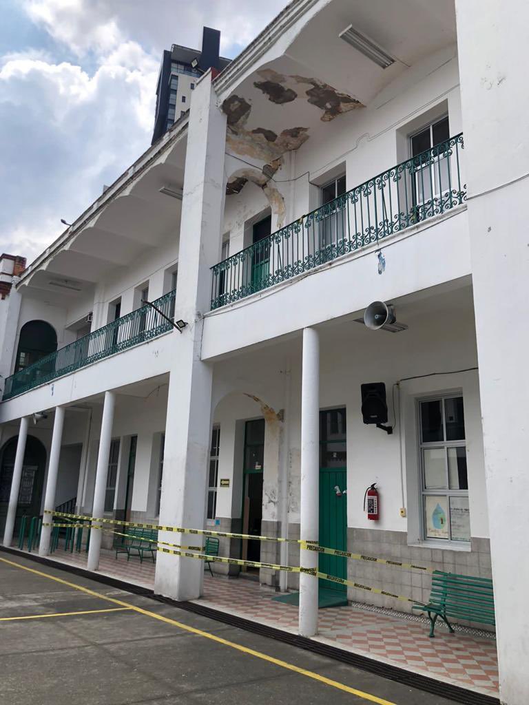 enriquez_nes's tweet photo. @STaboadaMx Apoyó para visitar la escuela secundaria #10 de la alcaldía Benito Juárez, presenta daño en la estructura derivado del sismo del día de ayer 19 de septiembre 2022 sin que haya Sido visitada por autoridades de protección civil @martibatres @Claudiashein @SGIRPC_CDMX https://t.co/CJSOVwDYF5