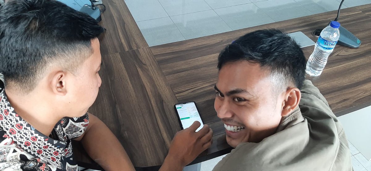 "Tertawalah, ketika melihat mantannya DIA ingin balikan lagi" 😃