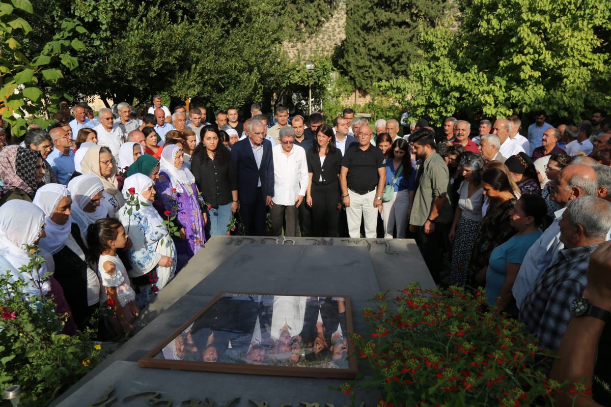 AhmetTurkDEM's tweet photo. O bir koca çınardı,genç delikanlıydı,bilgeydi, entellektüel di,yazardı gazeteciydi, Kürt  tü ve Ape Musa idi. Saygıyla… https://t.co/qy7jow7day