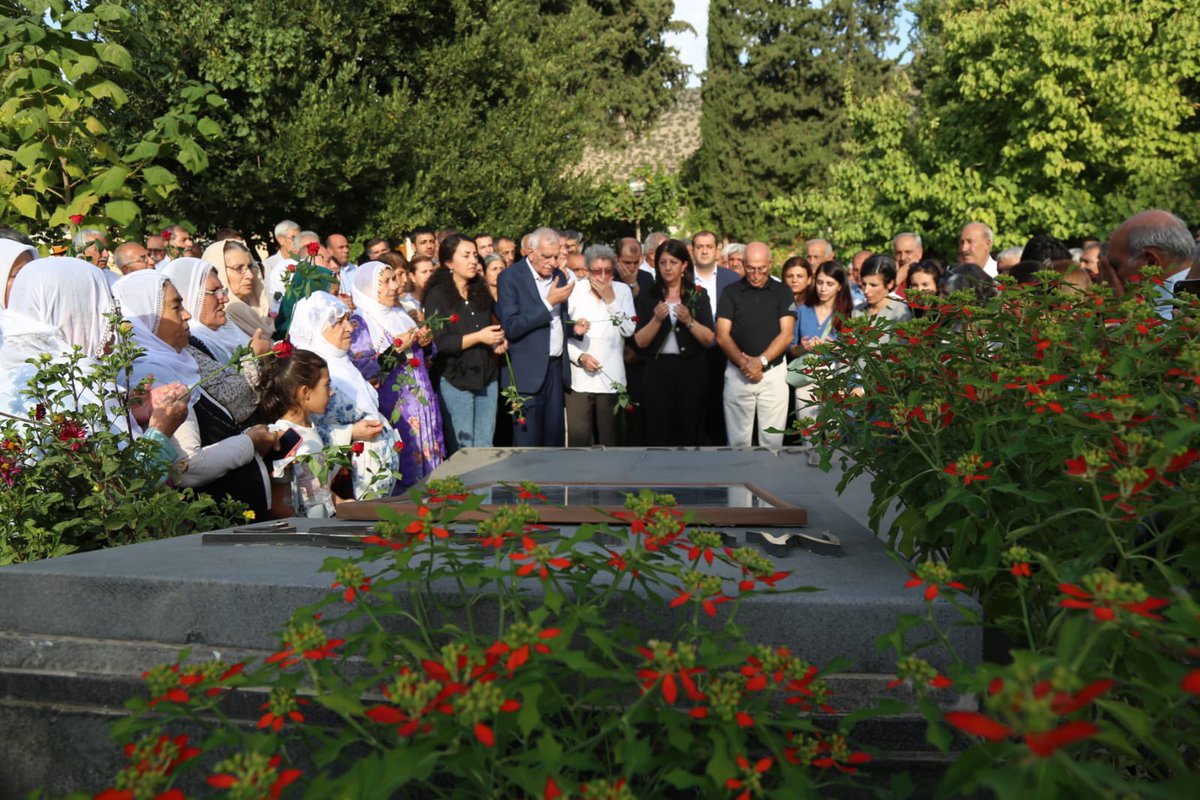 AhmetTurkDEM's tweet photo. O bir koca çınardı,genç delikanlıydı,bilgeydi, entellektüel di,yazardı gazeteciydi, Kürt  tü ve Ape Musa idi. Saygıyla… https://t.co/qy7jow7day