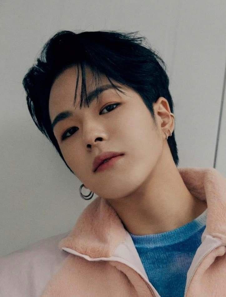 jaexruto's tweet photo. When Yoon Jaehyuk looking down like this https://t.co/PQZhAS1wFv