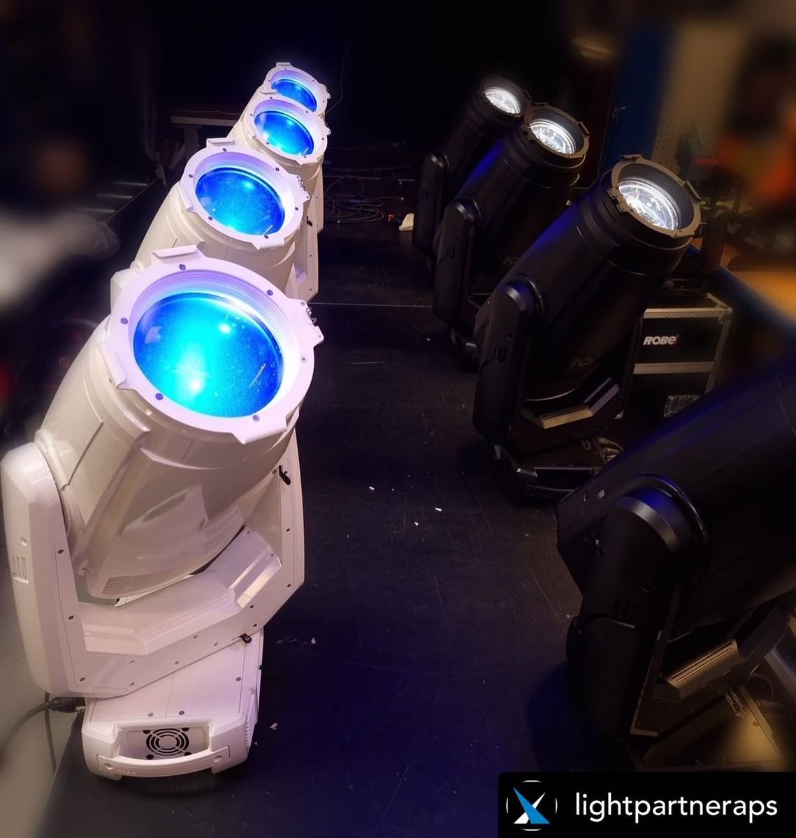 Robelighting's tweet photo. Prepping a client delivery of @Robelighting #T1profile LED luminaires in white and black with Light Partner Aps in Herning, Denmark, on a #TechTuesday.
#robelighting #robegear #lightpartneraps #lightingtech #lightingear https://t.co/UqXUM7nqnu