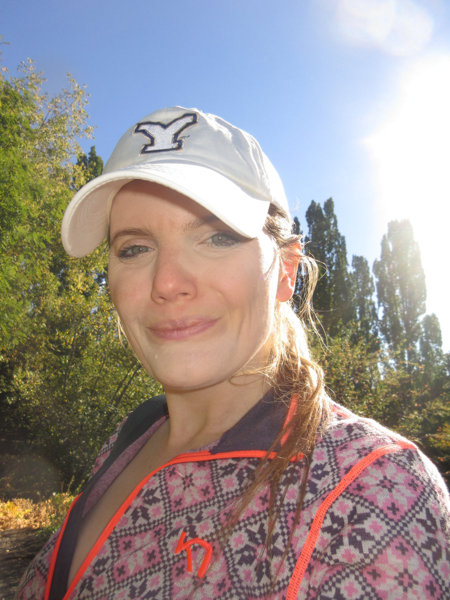KajsaJAndersen's tweet photo. A Botanical Garden hike 🪺🦔🌼#PalmHouse #VictoriaHouse #VictoriaRegia #Tøyen #Oslo #SunnyFall https://t.co/kRJJkLQNNz