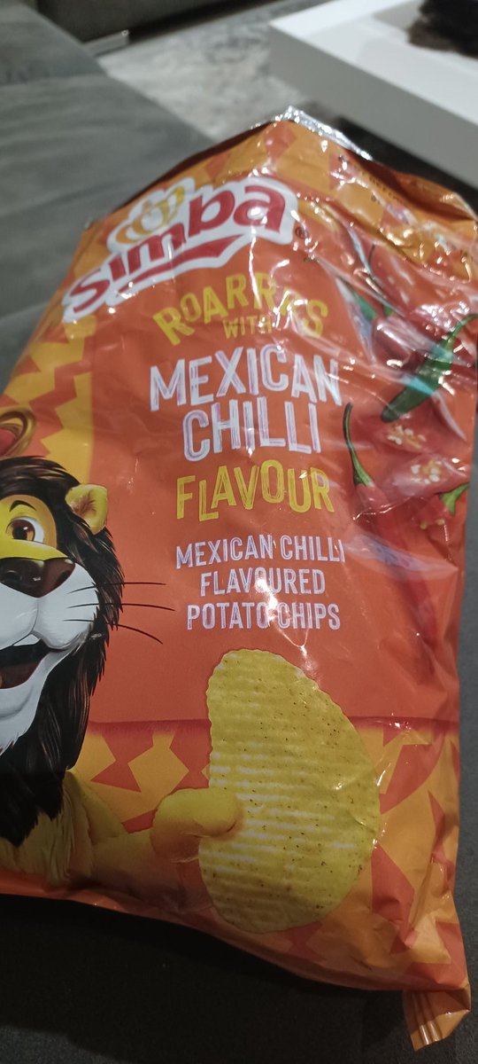 fistos1's tweet photo. First time in my life eating @SimbaChipsSA Mexican Chilli which is not Chilli...flop https://t.co/0SbqNw6h9C