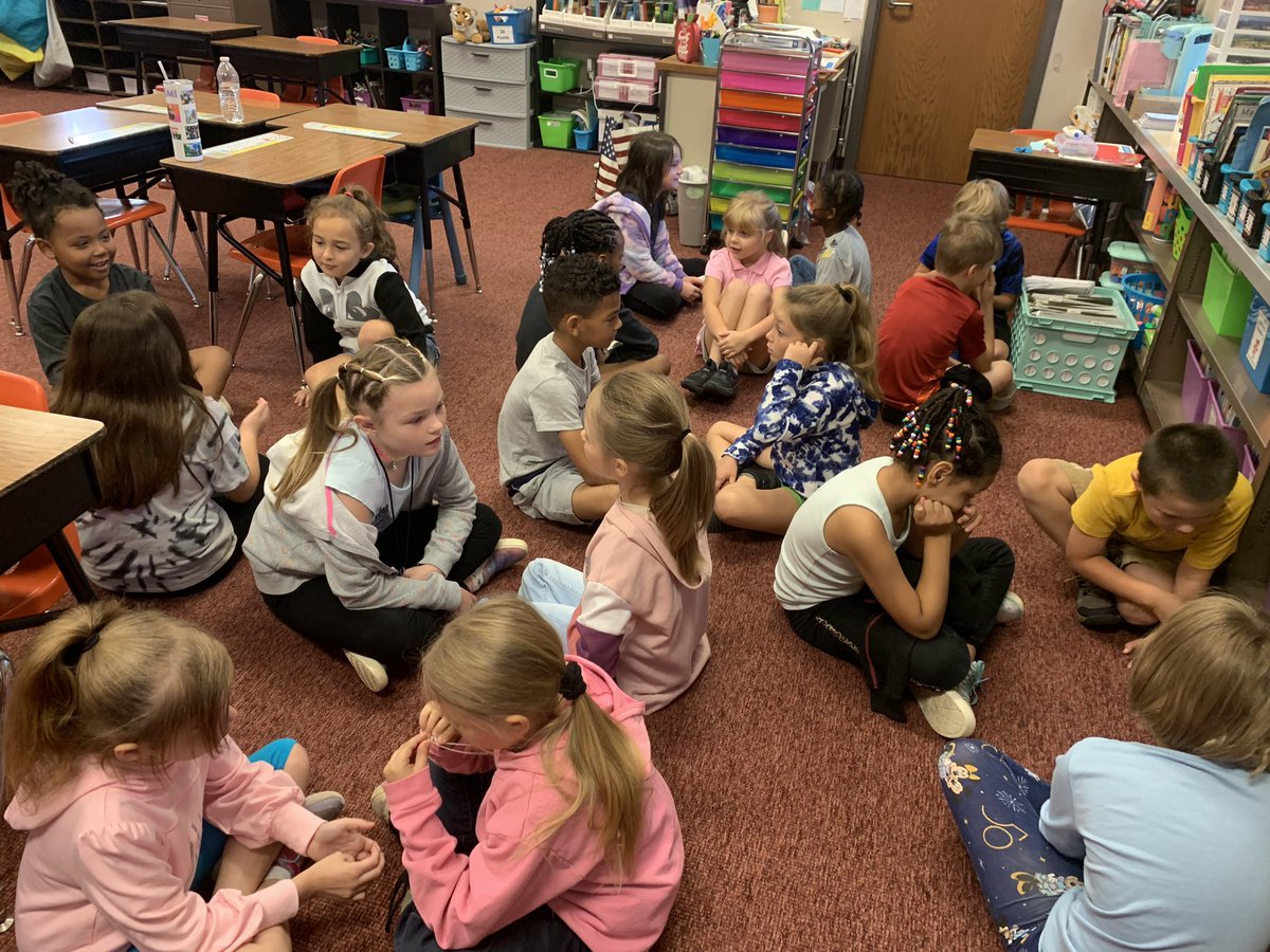 MrsHeckman2's tweet photo. We read “Bugs A-Z” this morning. 🐜🐞🐛 

We had great group discussion &amp; worked on turn and talk discussion with partners as well. Way to go! Respectful &amp; engaging conversations taking place. 😄 https://t.co/FmOSfTwgux