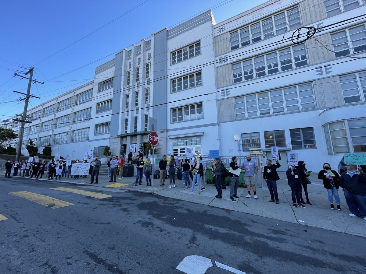 _SFMORE's tweet photo. Washington HS Educators in the Richmond District #DemandMORE! The money is there; we ain’t going anywhere!
Rest in Power, Eddy Alarcon #RIPEddyAlarcon
#22for22 #TeachIn #PayUsNowSFUSD #KeepTeachersInSF #EmPowerMustGo #TheMoneyIsThere https://t.co/6kWmOxRE67