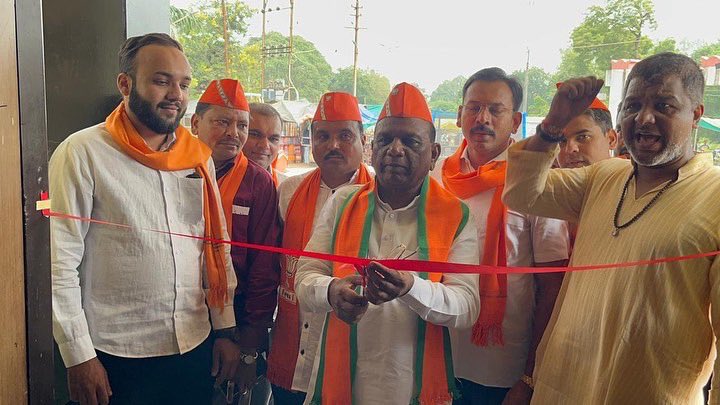 MansukhbhaiMp's tweet photo. આજરોજ સરદાર ટાઉનહોલ રાજપીપળા ખાતે વિશ્વના સૌથી લોકપ્રિય નેતા યશસ્વી પ્રધાનમંત્રીશ્રી @narendramodi જીના જીવન પ્રસંગો વિશેની પ્રદર્શની ખુલ્લી મુકવામાં આવી.પ્રધાનમંત્રીશ્રીના જીવન પ્રસંગોમાંથી પ્રેરણા મેળવી તેનો આચરણ જીવનમાં ઉતારવું જોઈએ હું સૌને આ પ્રદર્શની નિહાળવાની અપીલ કરું છું https://t.co/pCT0CQlCnt