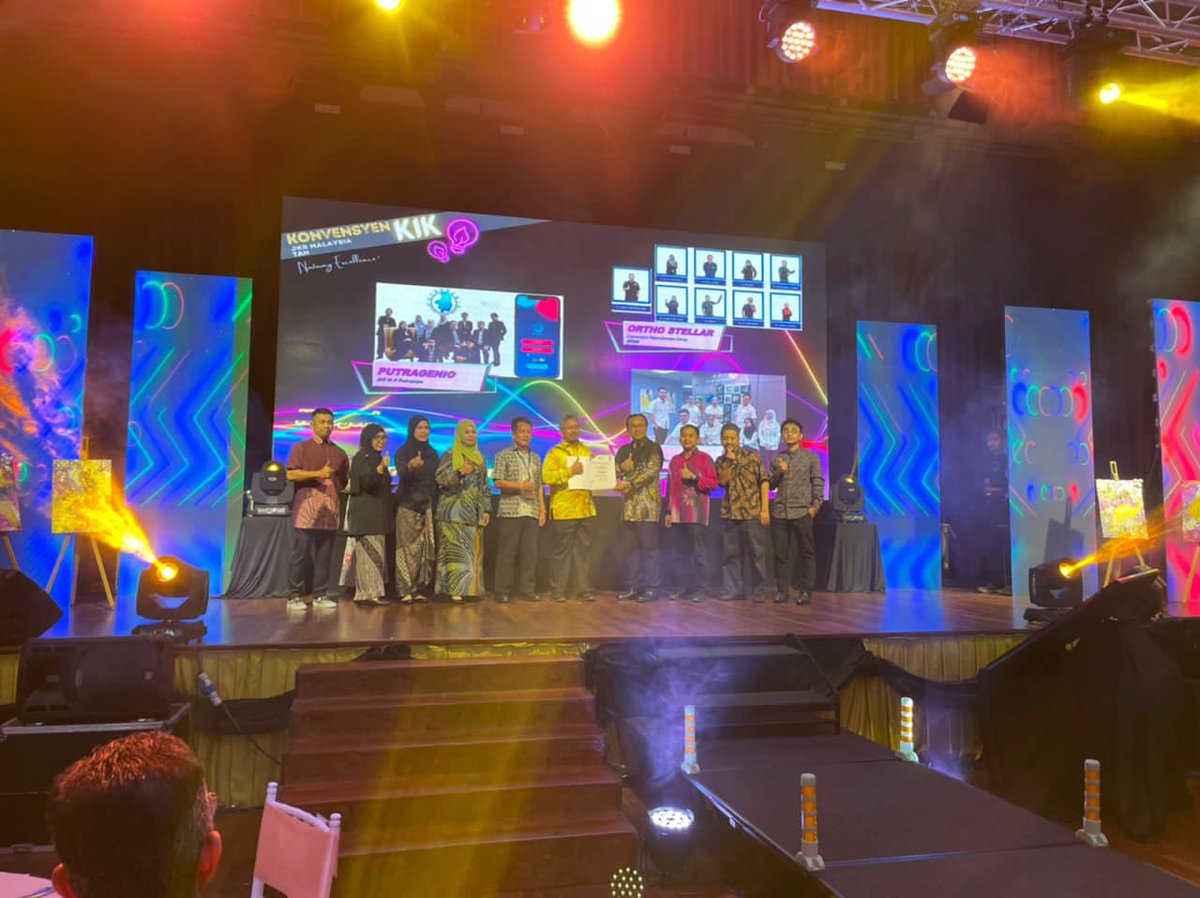 Tahniah &amp; syabas buat pasukan JKR WP Putrajaya berjaya menempah kejayaan di Konvensyen KIK JKR Malaysia Tahun 2022

PutraTech: JOHAN Kategori Teknikal

PutraGenio: Video Pembentangan Terbaik Kategori Pengurusan

<a href="/JKRMalaysia/">JKR Malaysia</a> <a href="/CREaTEJKR/">CREaTE</a> <a href="/IrZulkefly/">Mohd Zulkefly S</a> <a href="/anita_shafie/">Anita Mohamed Shafie</a> <a href="/RobertAG_JKR/">Robert AG</a>