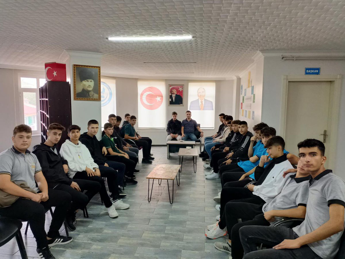 Hasanince00's tweet photo. Yükümüz ağır olsa da ülkümüz,ilkemiz,inancımız ve irademiz her zorluğu aşmaya muktedirdir.

Türk gençliği buradadır.Ülkü Ocaklarındadır.

Helal aşımızı paylaşıp seminerlerimize kaldığımız yerden devam ediyoruz.
@ayyildirim1 
@akgul_mustafa05 https://t.co/Ji7za0Ptvd