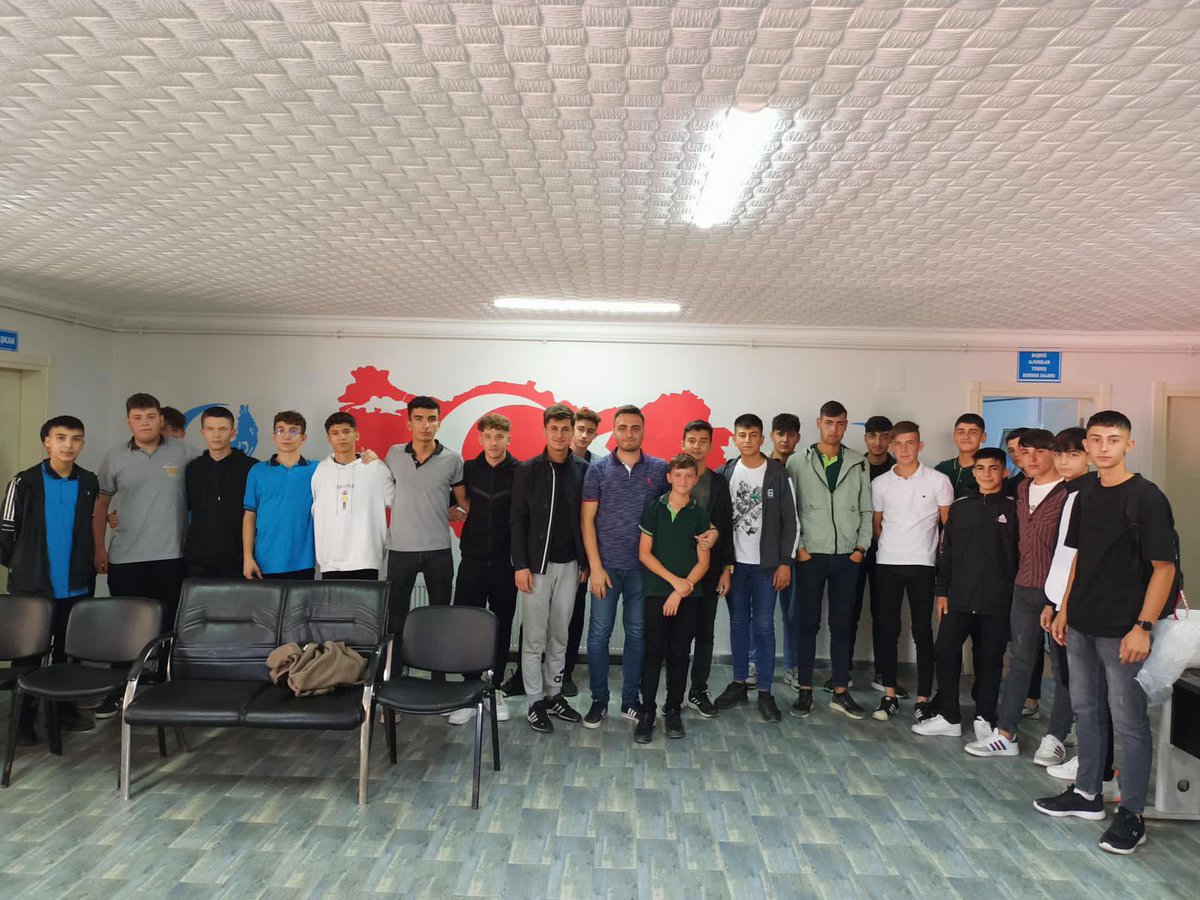Hasanince00's tweet photo. Yükümüz ağır olsa da ülkümüz,ilkemiz,inancımız ve irademiz her zorluğu aşmaya muktedirdir.

Türk gençliği buradadır.Ülkü Ocaklarındadır.

Helal aşımızı paylaşıp seminerlerimize kaldığımız yerden devam ediyoruz.
@ayyildirim1 
@akgul_mustafa05 https://t.co/Ji7za0Ptvd