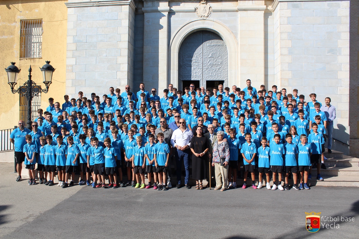 Presentación y ofrenda de la temporada 2022/2023
futbolbaseyecla.com/2022/09/19/pre…