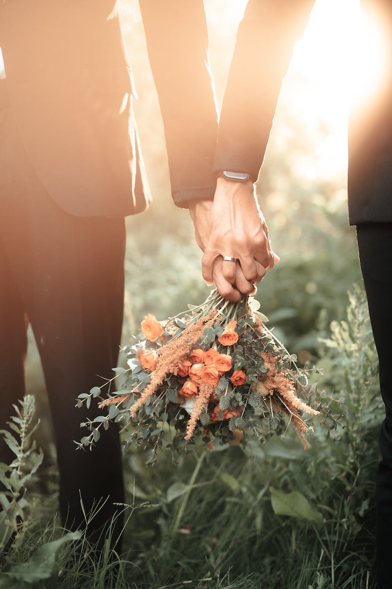 #MicroWeddings are having a moment so we took a closer look at the intimate option that's gaining in popularity...thebbbook.com/the-micro-wedd…
