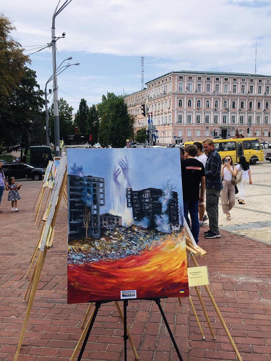 welcome2ukr's tweet photo. Ruined cities, mutilated human fates, #RussianWarCrimes... 
An Ukrainian impressionist Vadim Grinchenko commemorates #RussianUkrainianWar in his paintings.
📸 Oksana Purik https://t.co/4McxbSh6KX