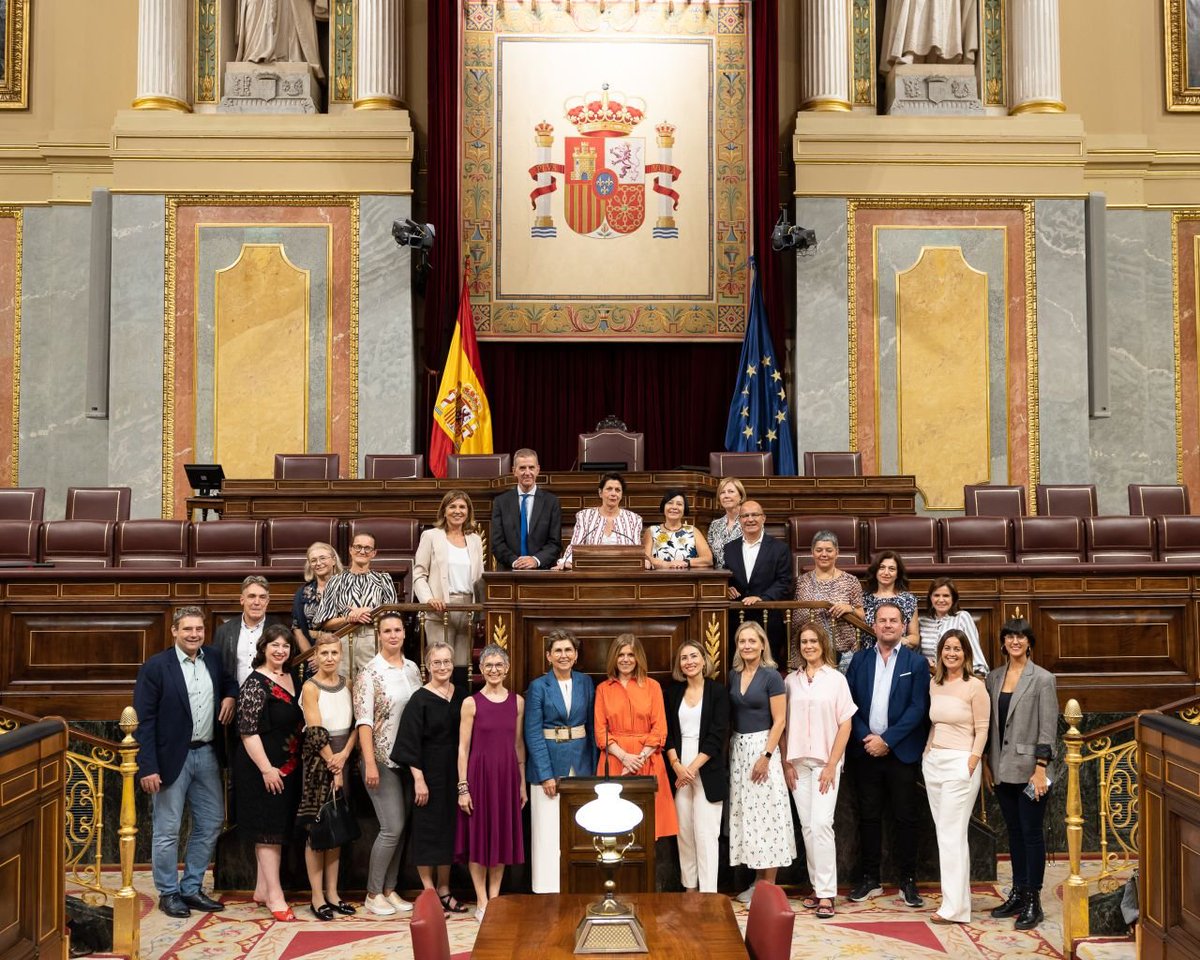 ikw_org's tweet photo. Die Vertreter aller europäischen Kosmetik- Verbände haben sich in Madrid zum Austausch getroffen. Es hat auch ein Besuch im spanischen Parlament und ein Austausch mit dem Gesundheitsausschuss über die Wichtigkeit von #Kosmetik gegeben. #ikwschönheitspflege https://t.co/26L2hdjoZZ