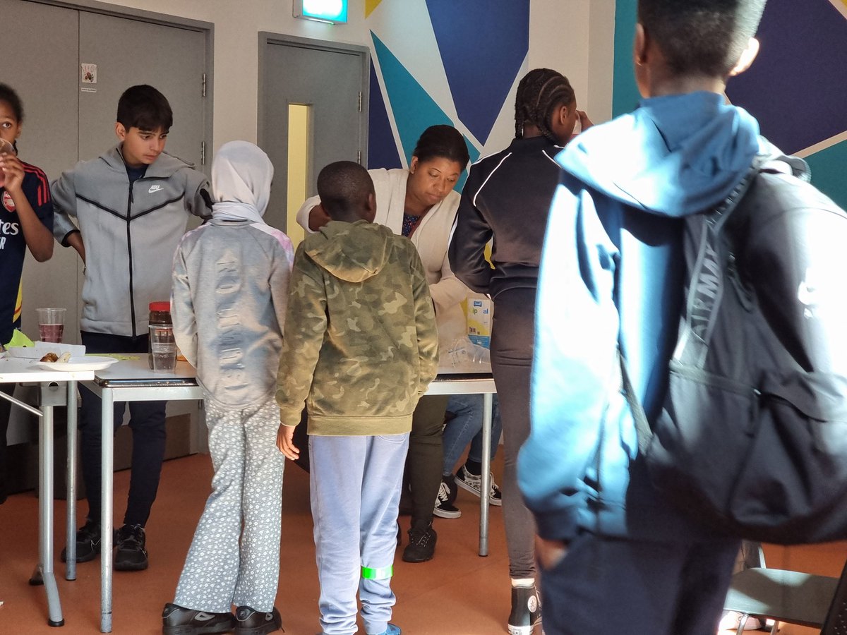 famestaryouth's tweet photo. Big thanks to our partners & volunteers for another successful well attended #intergenfest. Good to see more people attended this year. Fun all round by the #young & #elderly. @TNLComFund @NHGhousing @AFCCommunity @younghackney @BerkeleyGroupUK @mayorofhackney @felixprojectuk https://t.co/je54OKkAaP