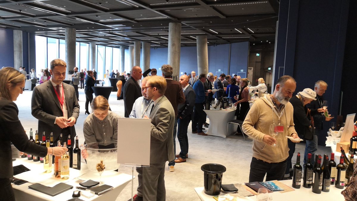 IcexPolonia's tweet photo. 🍷Damos comienzo a #Varsovino 2022 🇪🇦.
Las empresas españolas de vino, jamón ibérico, quesos y otros productos representativos de la gastronomía española, están exhibiendo sus productos a actores clave del mercado polaco.
¡Sean bienvenidos! @ICEX_ #TasteSpain https://t.co/dSecW0ponS